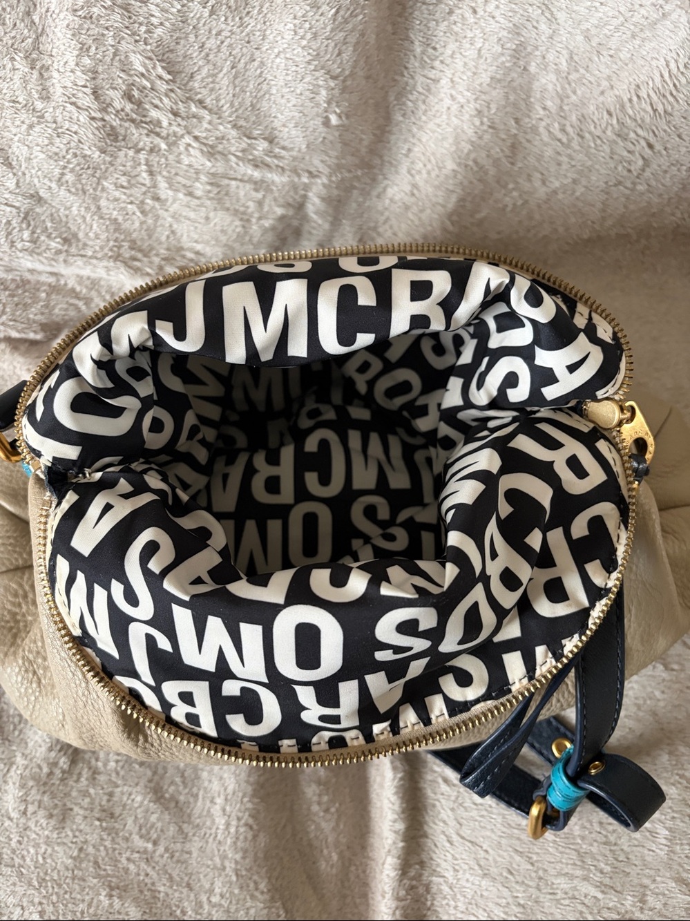 Marc by Marc Jacobs Beige Leather Crossbody with Navy Strap and Turquoise Trim - Picture 4 of 4